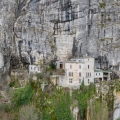 Vista aérea de la Gruta de María Magdalena en Francia, Plan D'Aups, el macizo de Sainte Baume