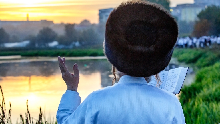Ultra-Orthodox Jewish Hasids pilgrims pray on a bank of a lake near the tomb of Rabbi Nachman of Breslov during the celebration of Rosh Hashanah, the Jewish New Year, in Uman, Ukraine, September 2016