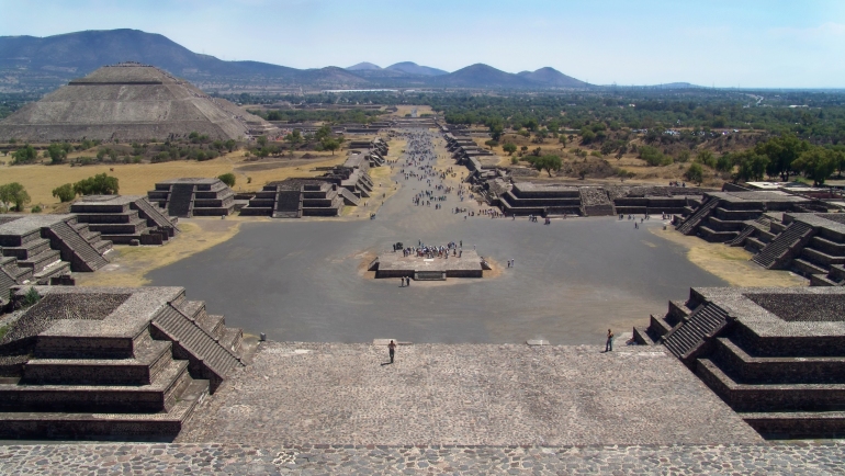 calzada de los muertos Teotihuacan