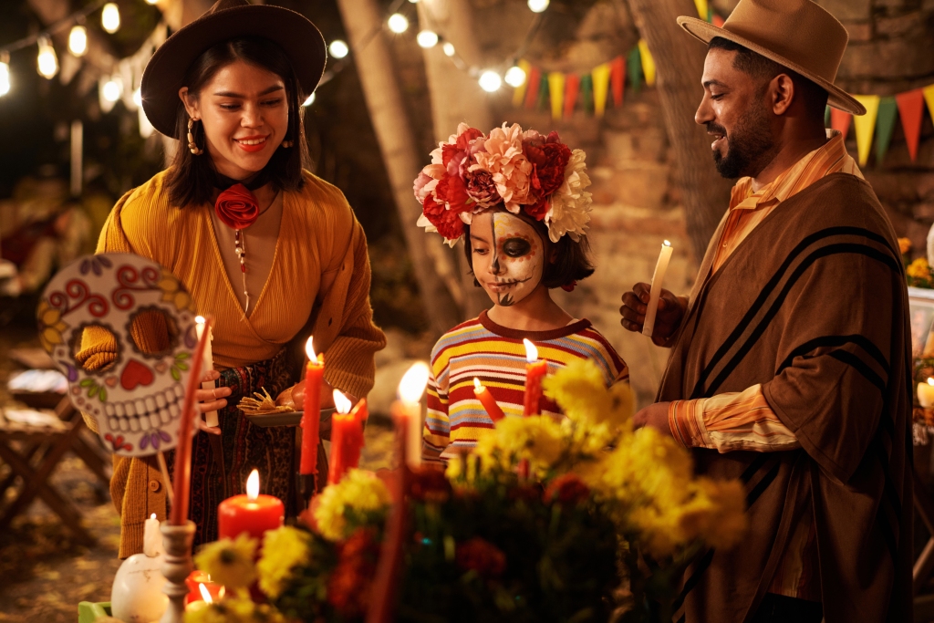 Familia celebrando juntos la festividad mexicana