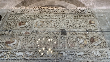 Impresionante retablo copto en piedra en Gabal al Tair