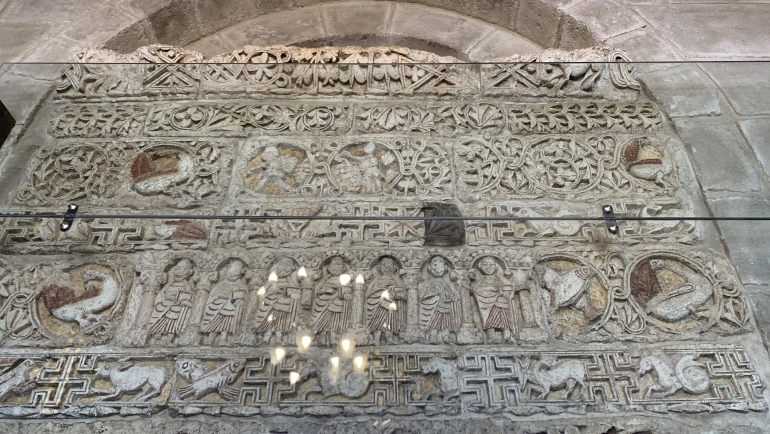 Impresionante retablo copto en piedra en Gabal al Tair