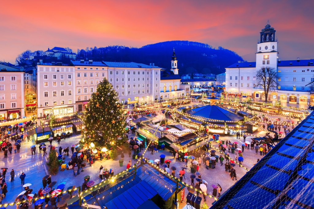 Salzburgo, Austria. Mercado de Navidad en el casco antiguo.