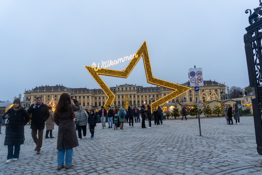 Schönbrunn Palace Christmas market