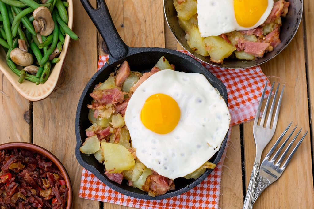 Swedish potato hash with pork meat and egg Pyttipanna