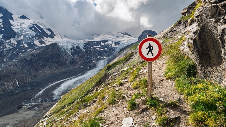 pasaje peligroso en los Alpes
