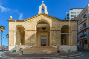 Bahía de St. Paul, Malta - 2 de enero de 2023: Iglesia del Shipwreck de San Pablo.