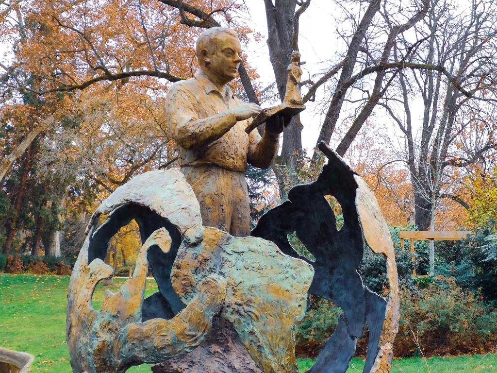 Antoine de Saint-Exupéry ( The little Prince author) Sculpture in Royal Gardens of Toulouse. SaraGlop / Shutterstock