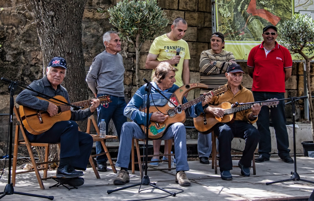 L-għannejja are the musicians and singers of the traditional Maltese folk music consisting of singing impromtu verse in a slow tempo