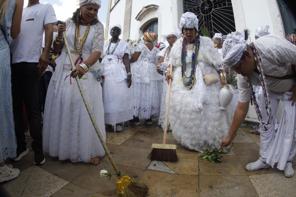 Washing ritual of the patio of the Basilica of Senhor do Bonfim