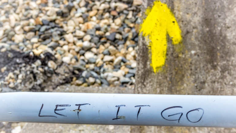 Spiritual Enlightning Motivational Writing next to the Yellow Arrow the Symbol of the Way of St James