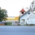 Antigua iglesia con campanario en Quincy, Illinois