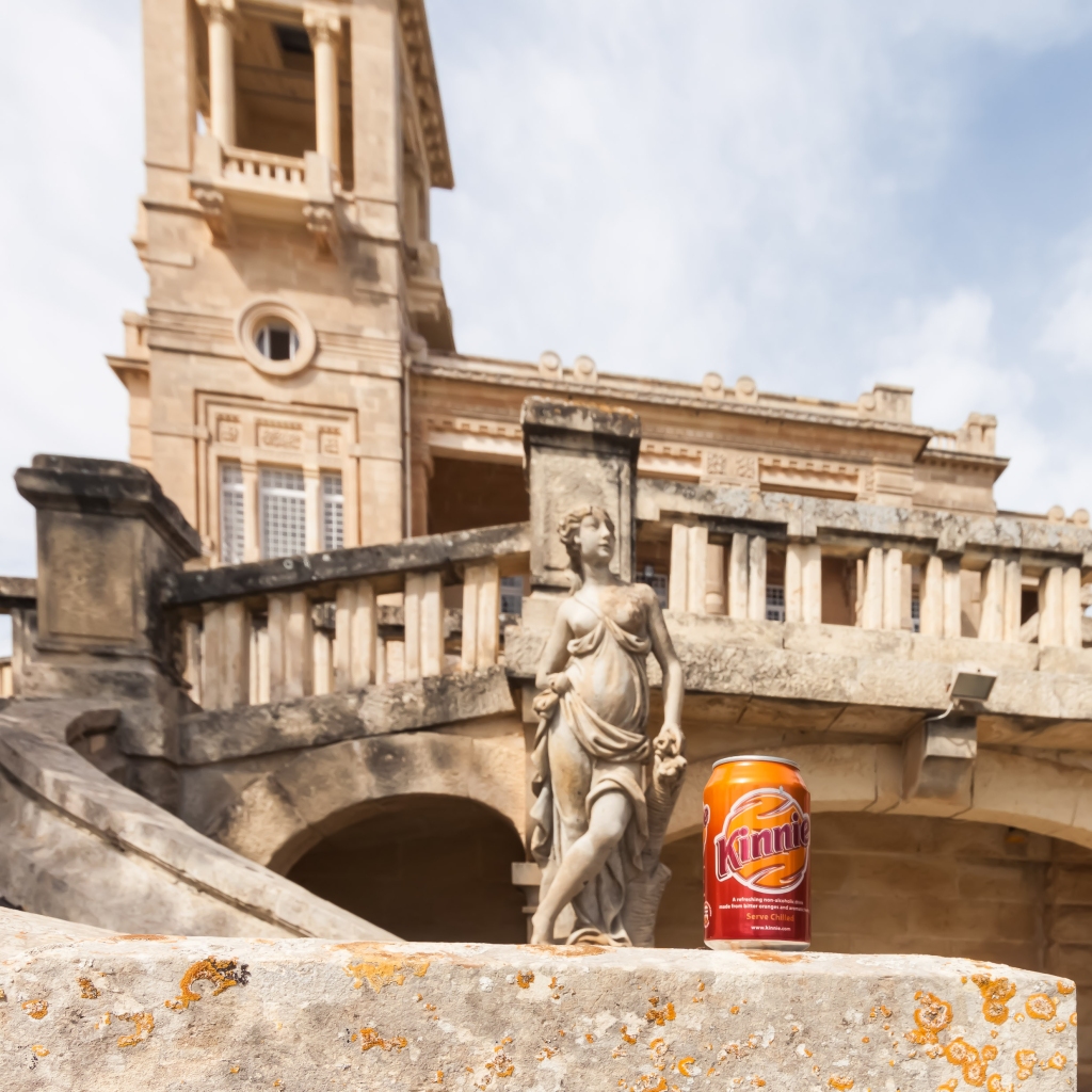 Kinnie, the inseparable companion in the sweltering Maltese summer. Mansion in Paceville, Malta