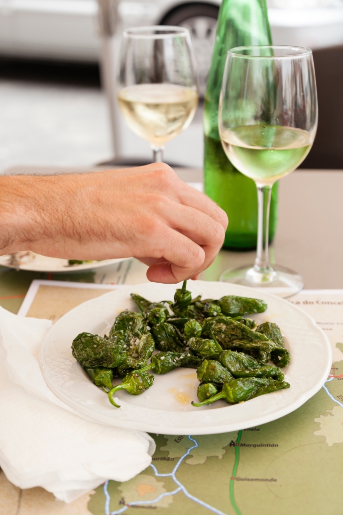Padrón pepper tapas with Albariño wine