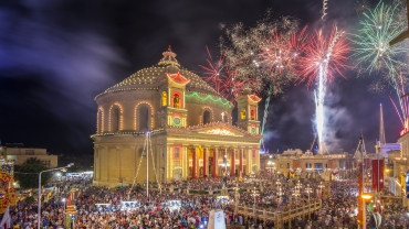 Fireworks at the Mosta festival at night with the famous Mosta Dome and the People of Malta are celebrating the Feast of the Assumption of 'Santa Maria'.