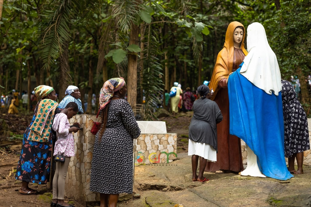 Worshippers praying before the image of the Visitation of Mary in Buoho Grotto