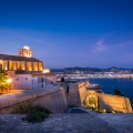 Catedral de Ibiza iluminada de noche