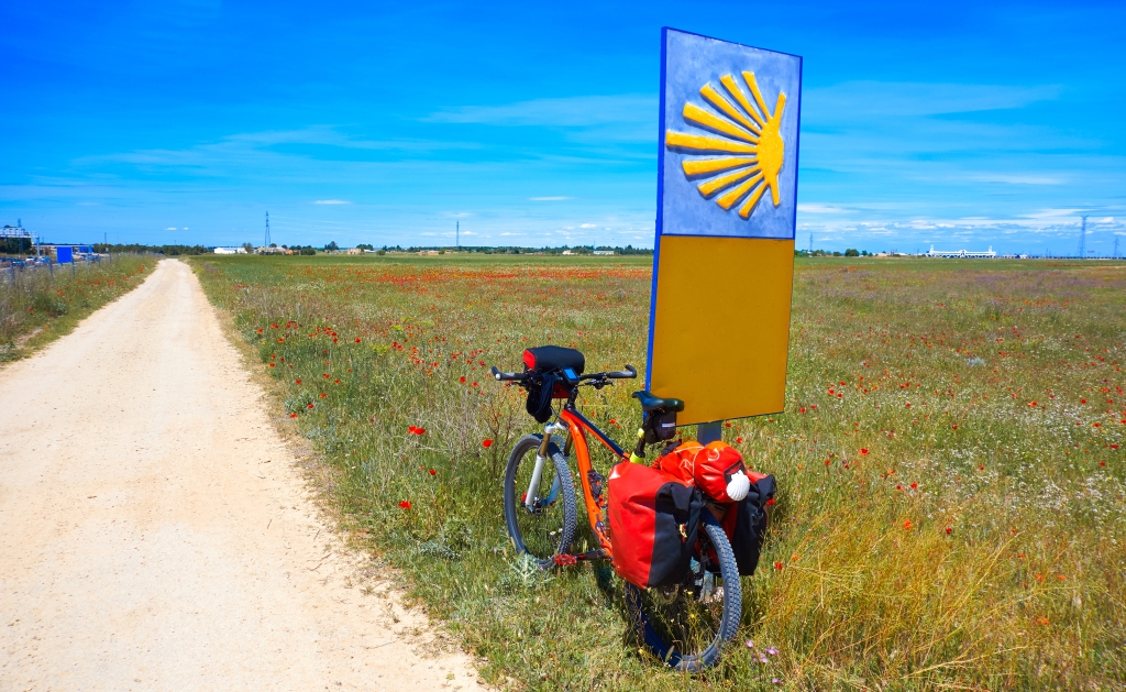 The Camino de Levante by bicycle as it passes through La Mancha