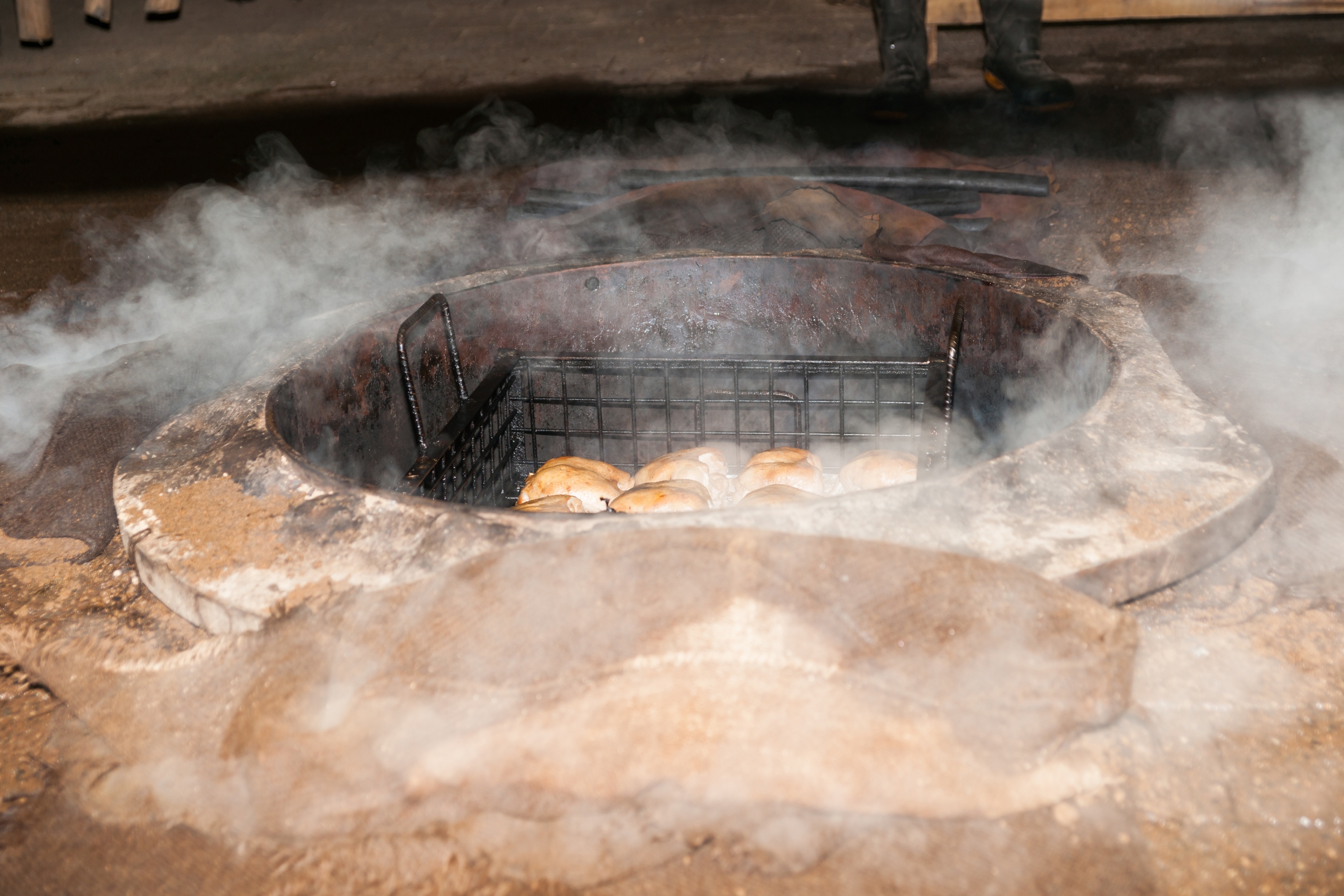 A traditional Māori oven, or Hāngī