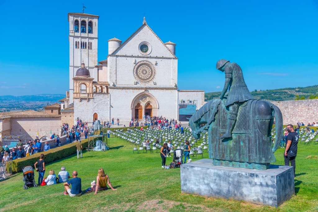 Pilgrims at the Basilica of Assisi for the Feast of Saint Francis. Trabantos - Shutterstock